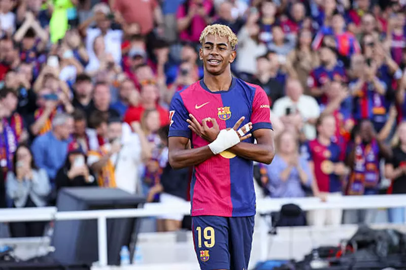 إنيستا: لامين يامال يمتلك موهبة استثنائية تفوق التوقعات